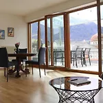 Apartment Luxus Penthouse Mit Terrasse, Garage, Fahrradraum Und Infrarotsauna