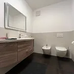Luxus Penthouse Mit Terrasse, Garage, Fahrradraum Und Infrarotsauna Мерано
