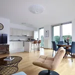 Апартаменты Luxus Penthouse Mit Terrasse, Garage, Fahrradraum Und Infrarotsauna Мерано