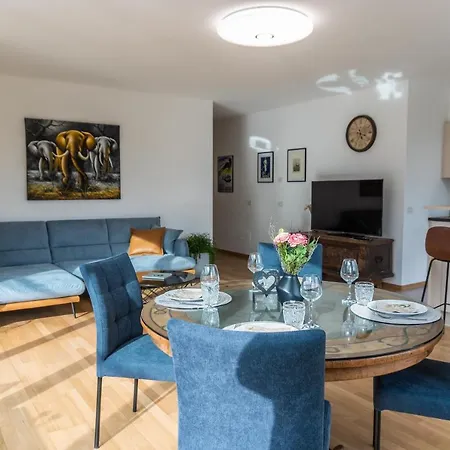 شقة Luxus Penthouse Mit Terrasse, Garage, Fahrradraum Und Infrarotsauna ميرانو