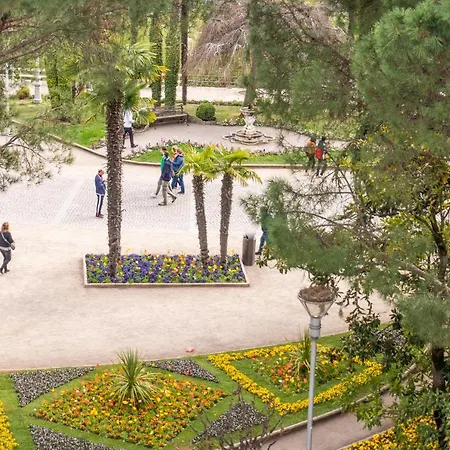 Apartamento Luxus Penthouse Mit Terrasse, Garage, Fahrradraum Und Infrarotsauna Merano