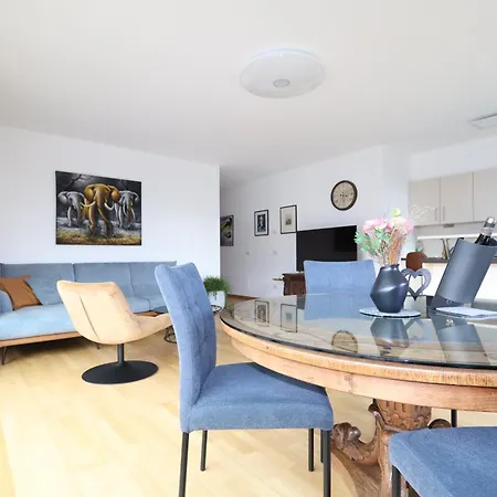 Luxus Penthouse Mit Terrasse, Garage, Fahrradraum Und Infrarotsauna * Merano