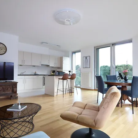 公寓 Luxus Penthouse Mit Terrasse, Garage, Fahrradraum Und Infrarotsauna 梅拉诺