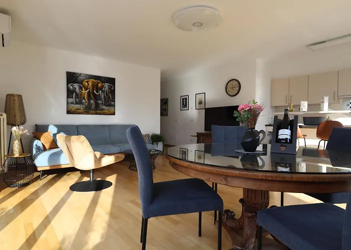 Luxus Penthouse Mit Terrasse, Garage, Fahrradraum Und Infrarotsauna * Merano